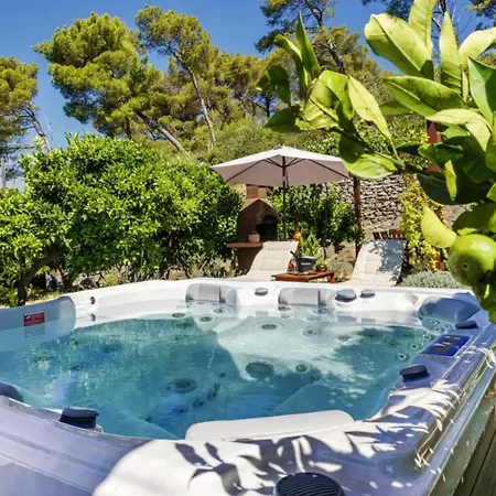 Villa Martin -idylic Location & View In Park Forest Split