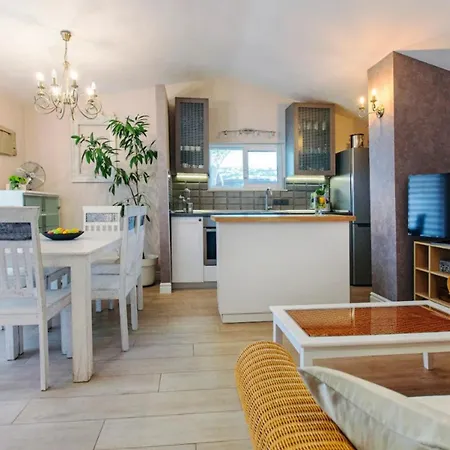 Villa Martin -idylic Location & View In Park Forest Split