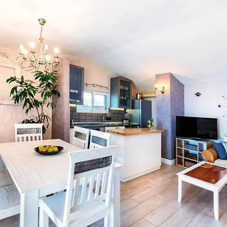 Villa Martin -idylic Location & View In Park Forest